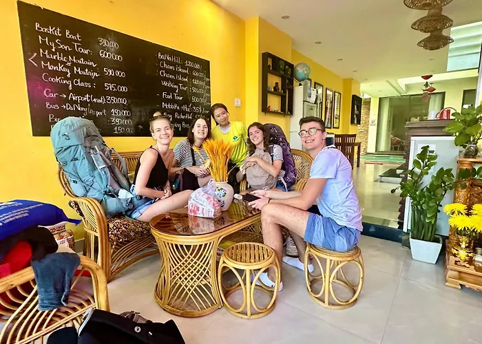 PHỐ CHỢ ĐÊM Villa